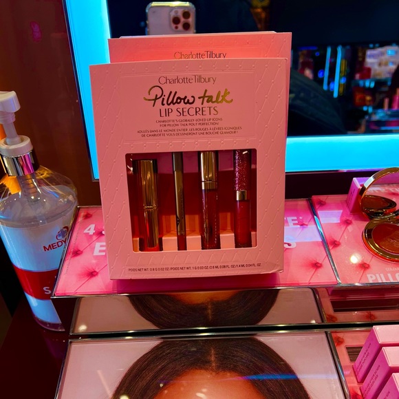 Charlotte Tilbury The perfect gift 🎁 Surprise box 10 items 250$ - Picture 9 of 10